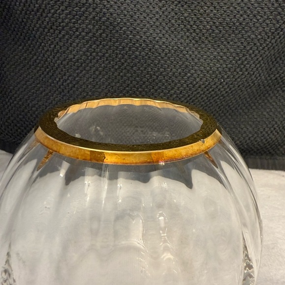 Lenox 24% Lead Fine Crystal
Gold Rimmed Optic Ribbed Rose
Bowl Vase - Picture 2 of 5